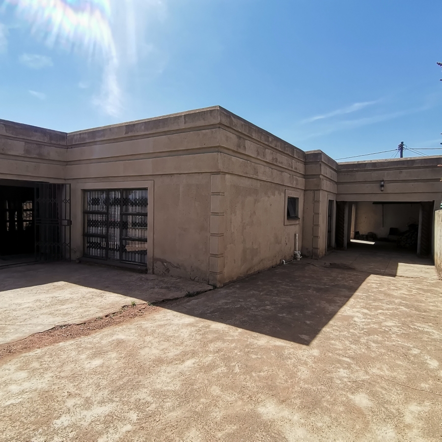 3 Bedroom Property for Sale in Lethlabile North West